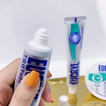 Bột / Kem Trắng Răng EUCRYL Freshmint Flavour