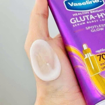 Dưỡng Thể Vaseline (Tím) Spotless Gluta Glow 70X (290ML)